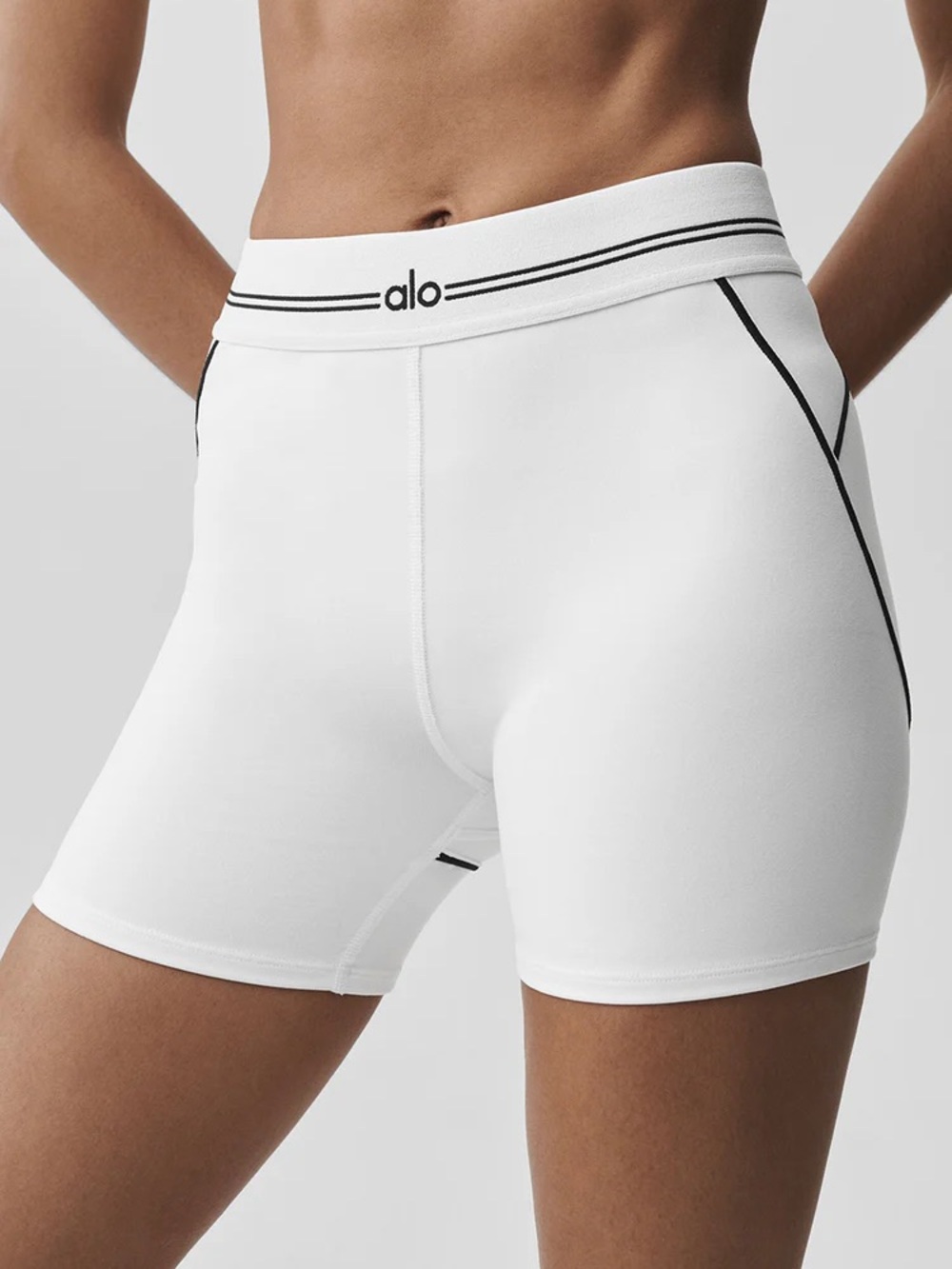 Alo 4” Airbrush High Waist Heart Throb Short